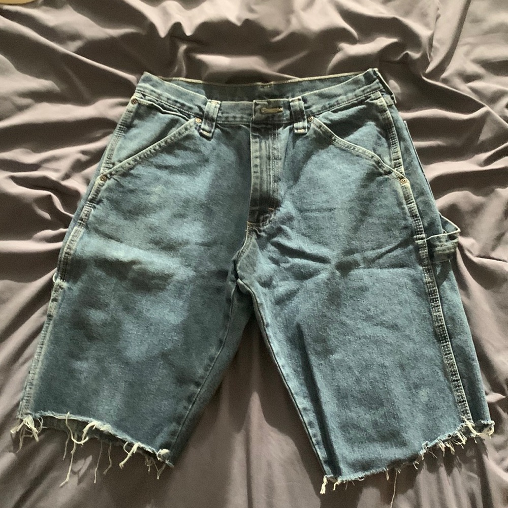 baggy blue thrashed wrangler jean shorts